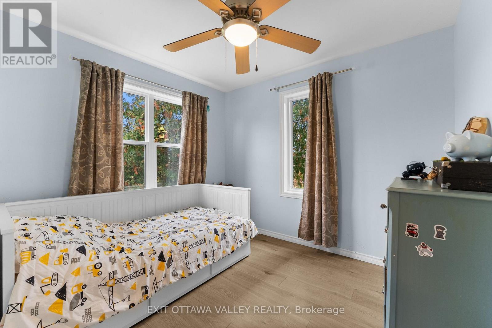 106 Bonnechere Street E Property Photo 15