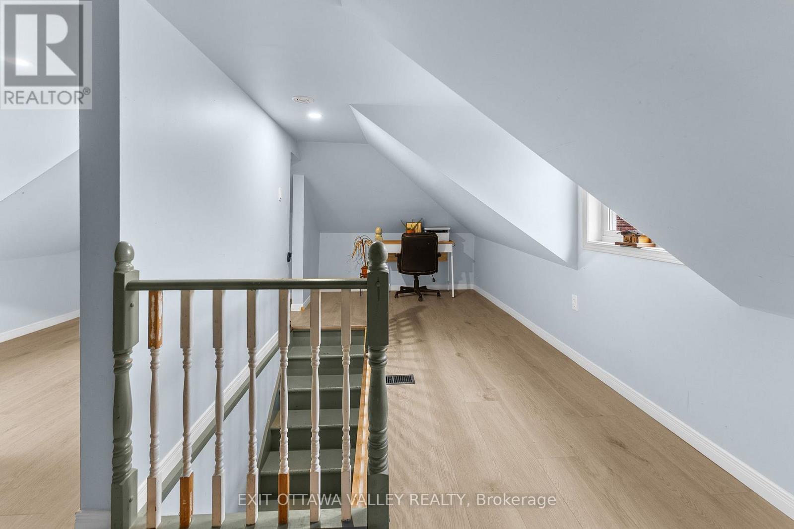 106 Bonnechere Street E Property Photo 19