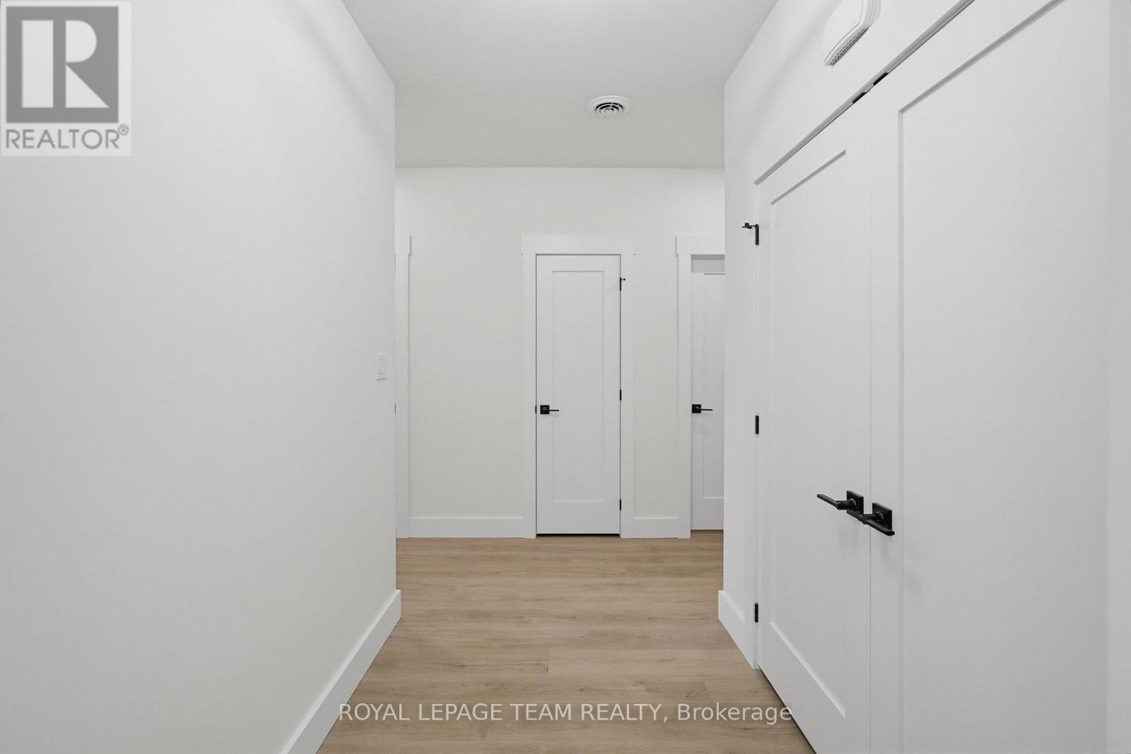 Unit 4 - 730 Cecelia Street Property Photo 5