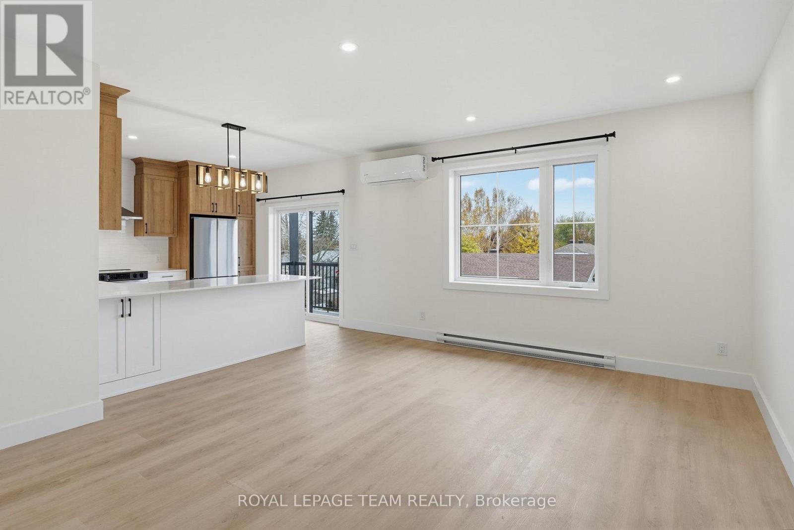 Unit 4 - 730 Cecelia Street Property Photo 6
