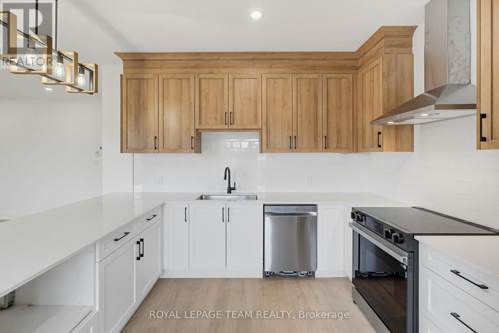 Unit 4 - 730 Cecelia Street Property Photo 8