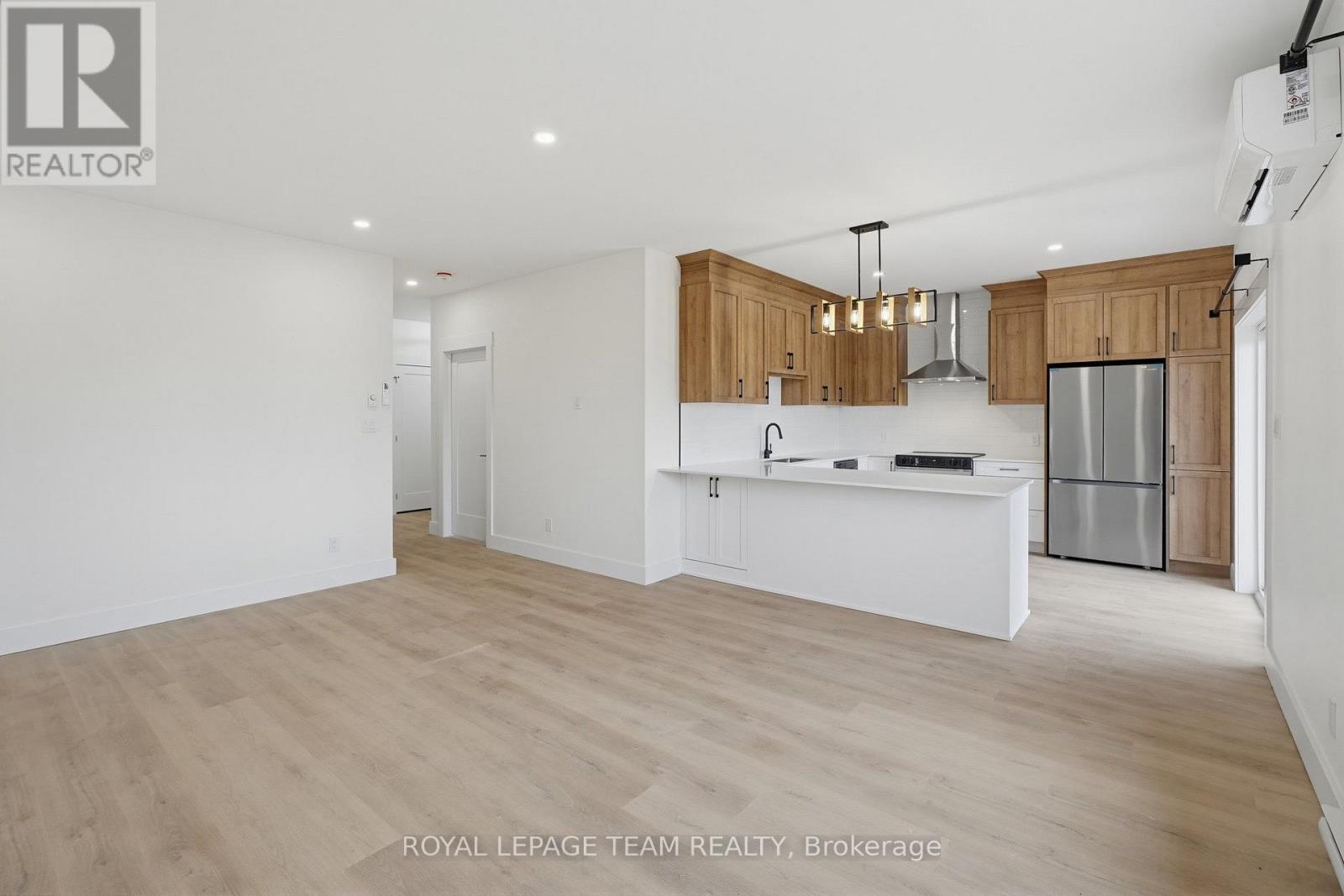Unit 4 - 730 Cecelia Street Property Photo 11