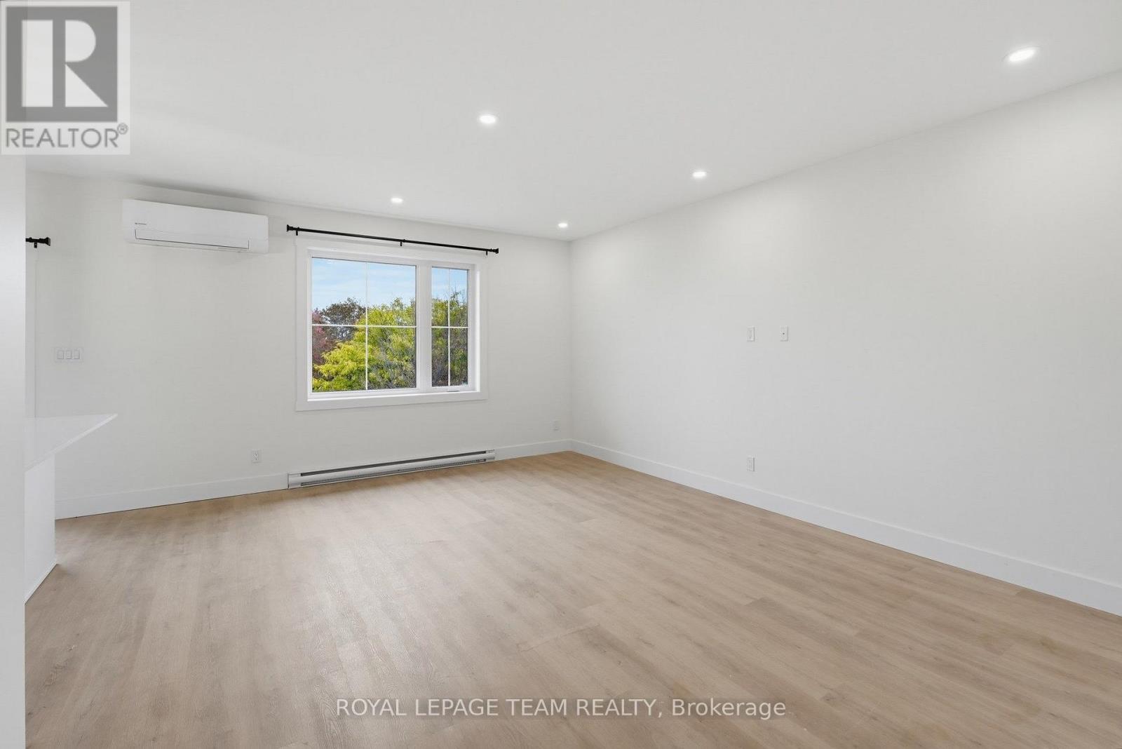 Unit 4 - 730 Cecelia Street Property Photo 12