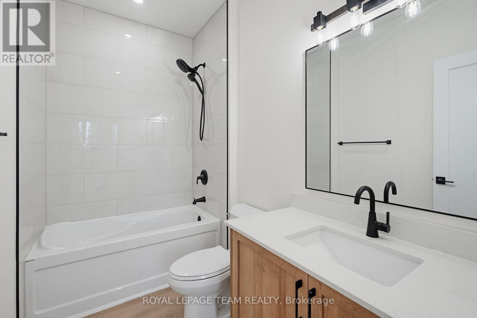 Unit 4 - 730 Cecelia Street Property Photo 16