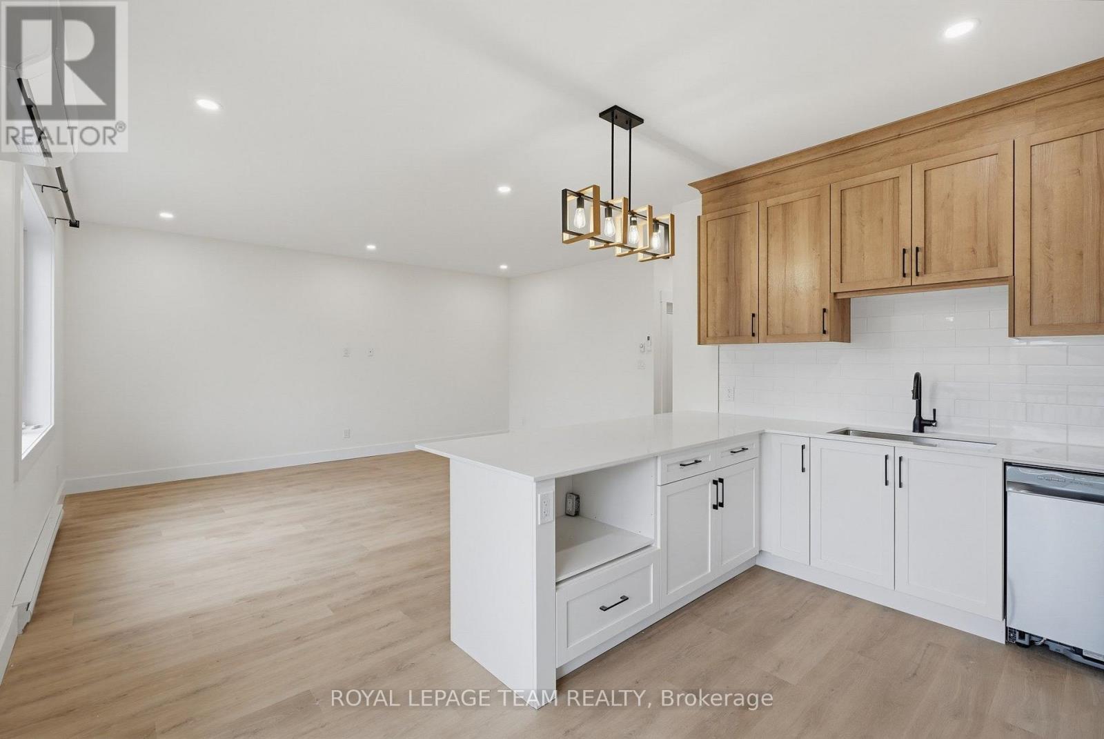 Unit 2 - 730 Cecelia Street Property Photo 9