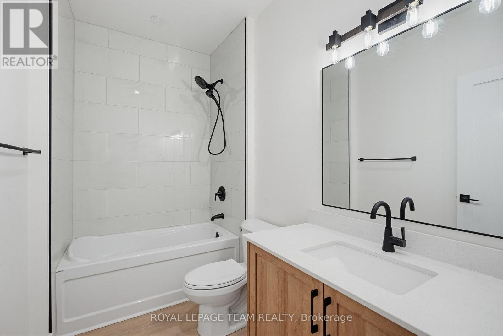 Unit 2 - 730 Cecelia Street Property Photo 13