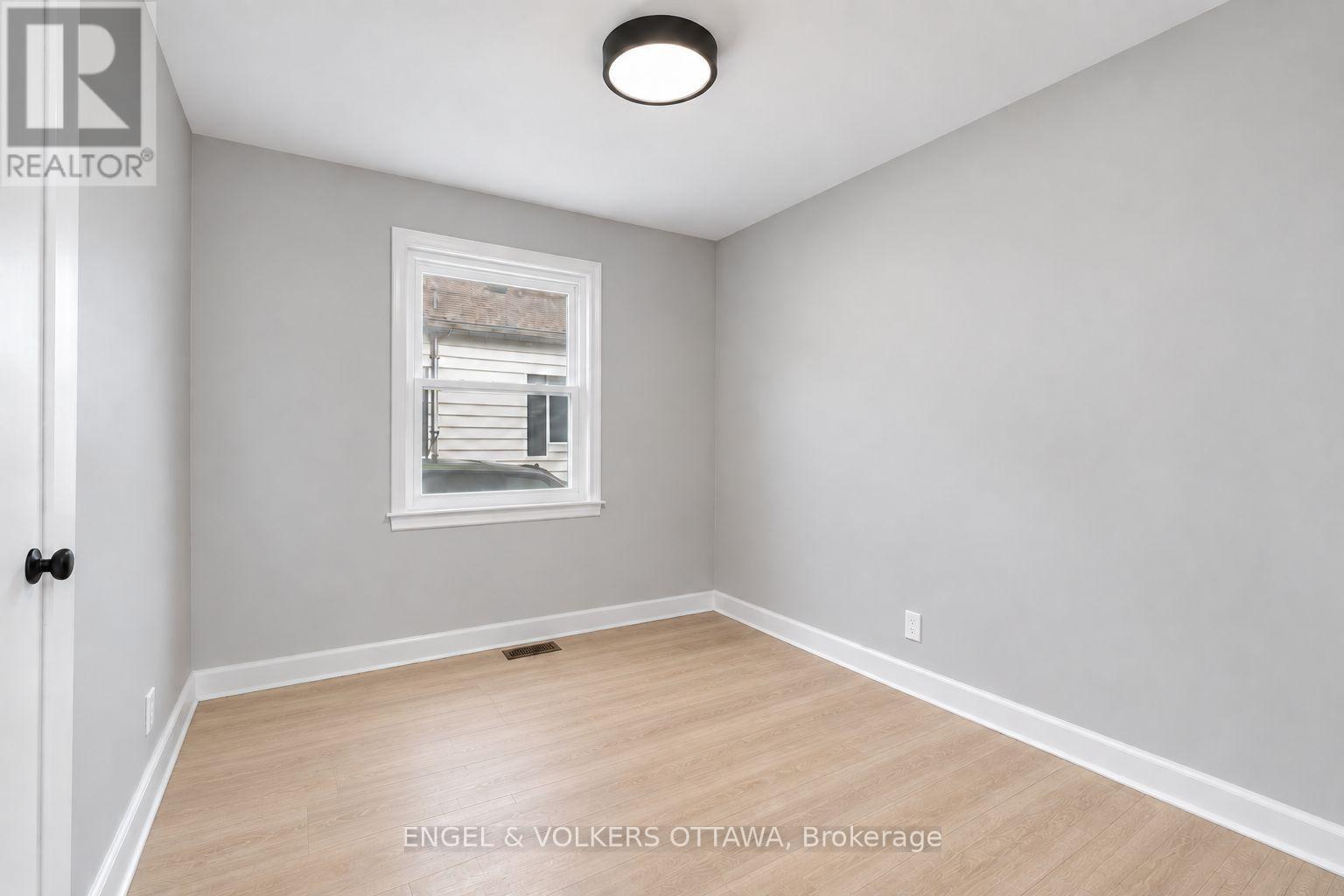 2 - 527 Laderoute Avenue Property Photo 5