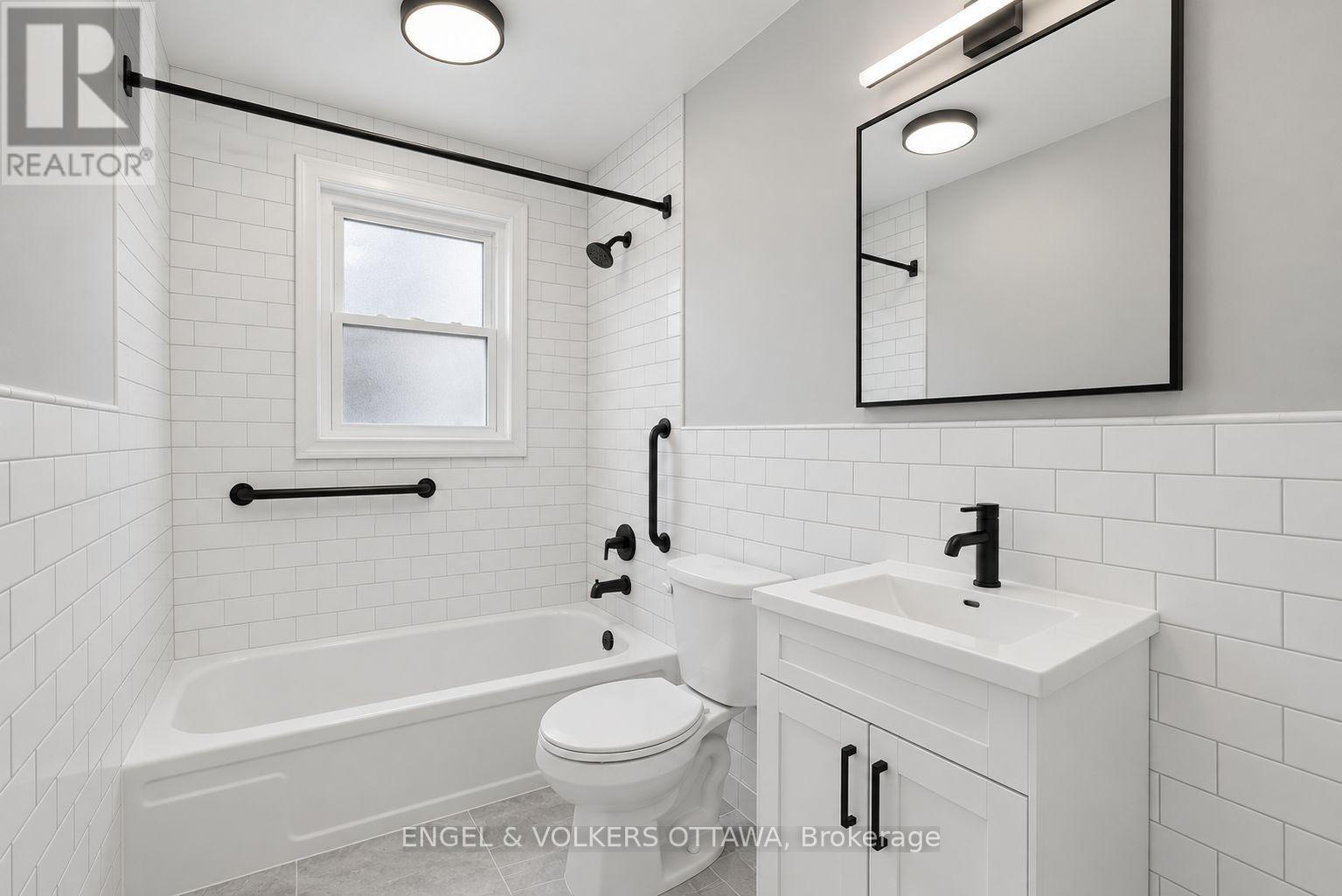 2 - 527 Laderoute Avenue Property Photo 8