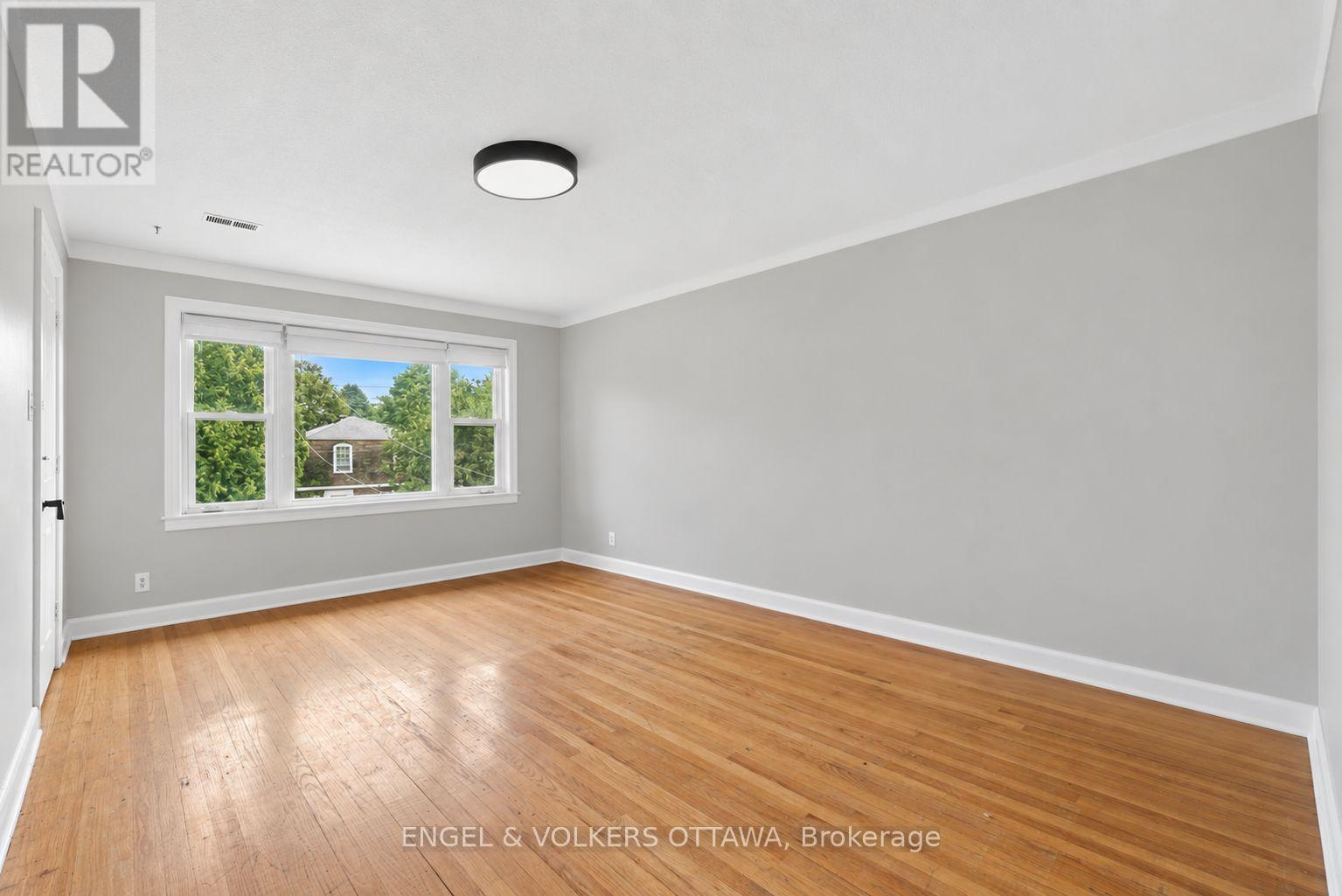 3 - 527 Laderoute Avenue Property Photo 2