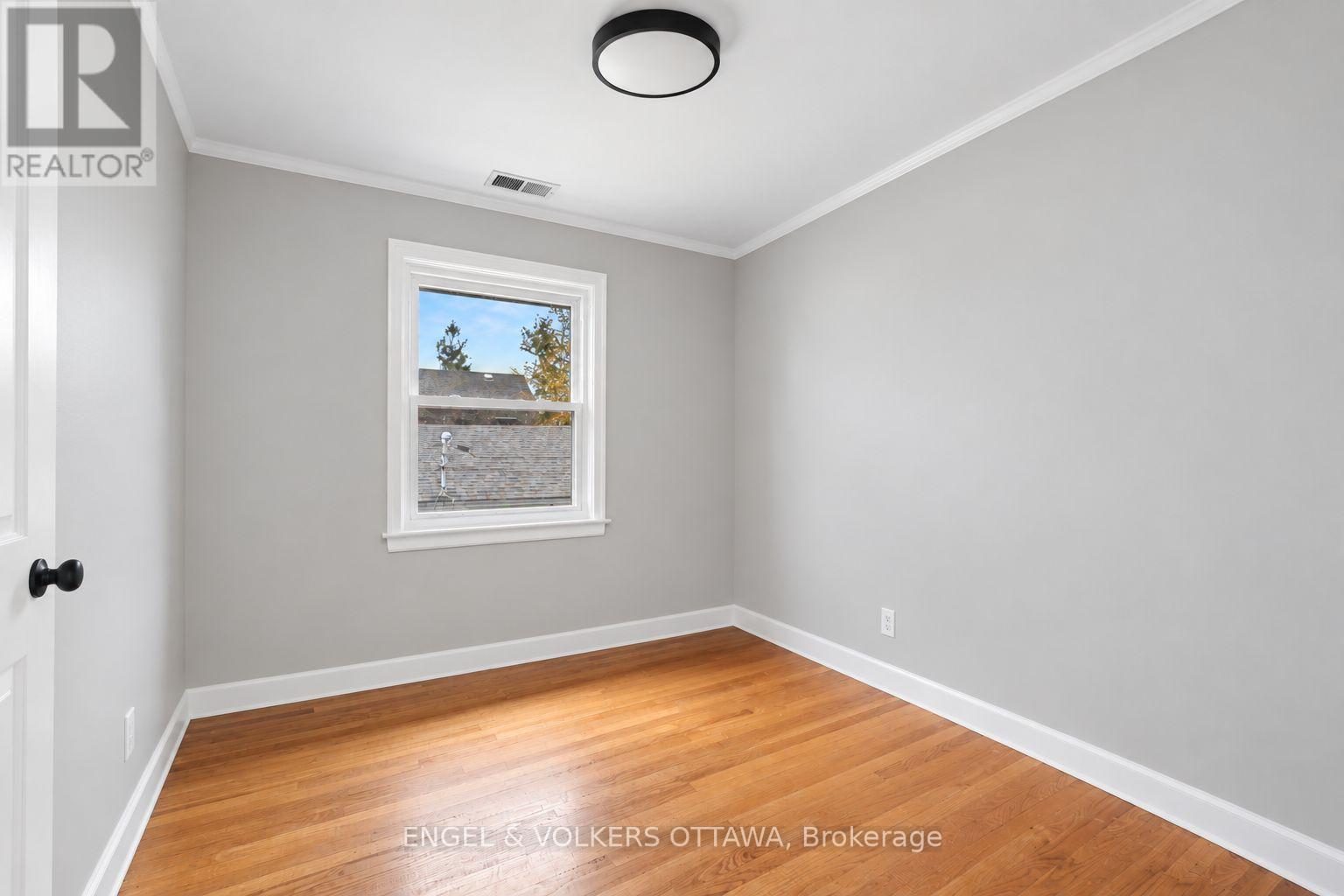 3 - 527 Laderoute Avenue Property Photo 4