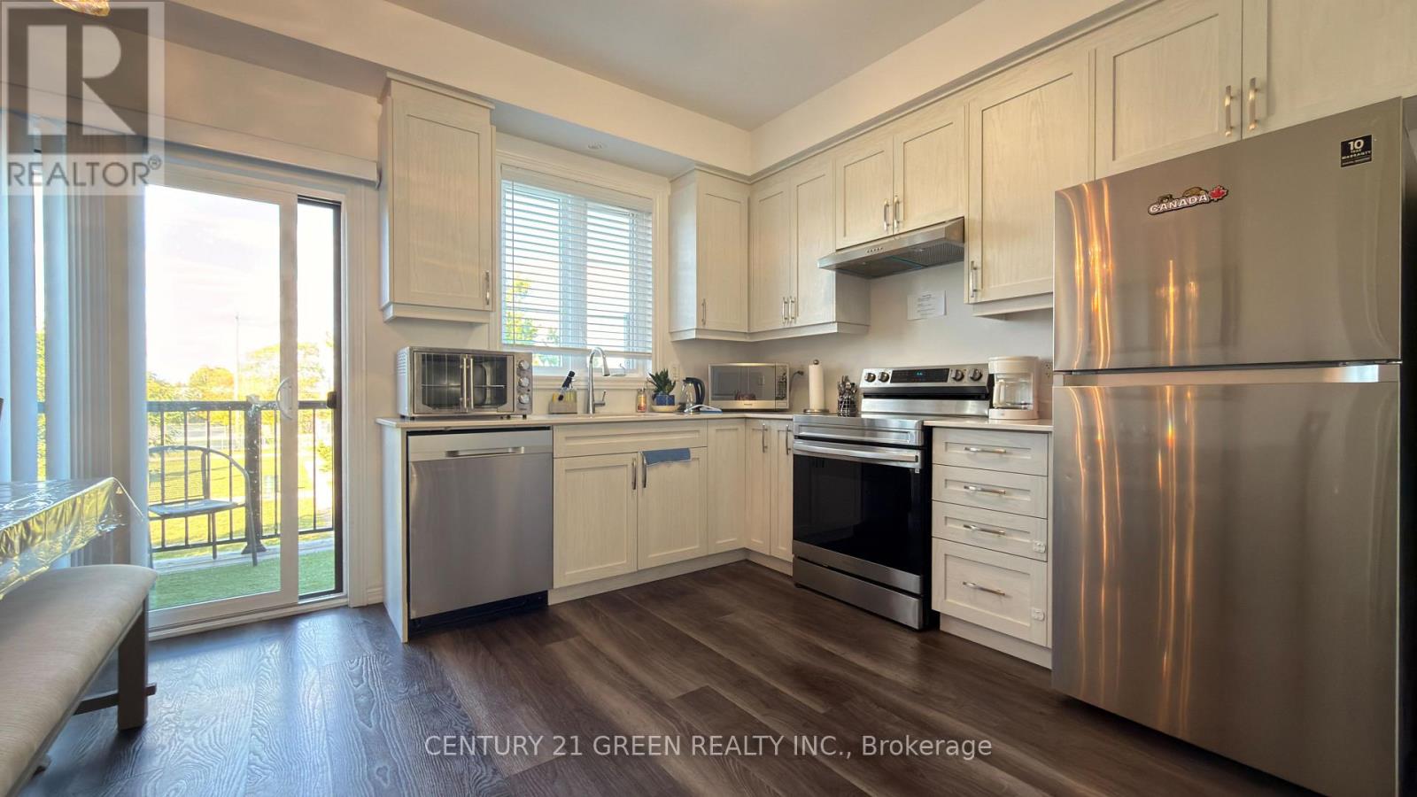11 - 575 Woodward Avenue Property Photo 6