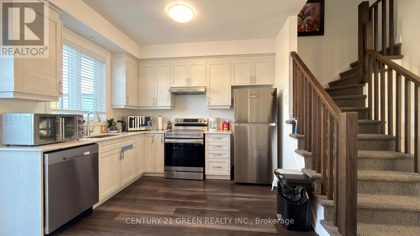 11 - 575 Woodward Avenue Property Photo 12