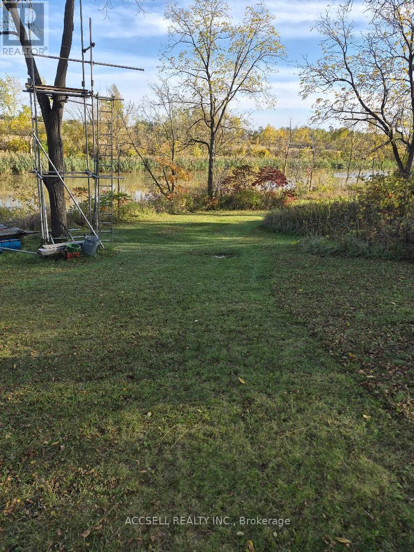 1363 Edward Street W Property Photo 3