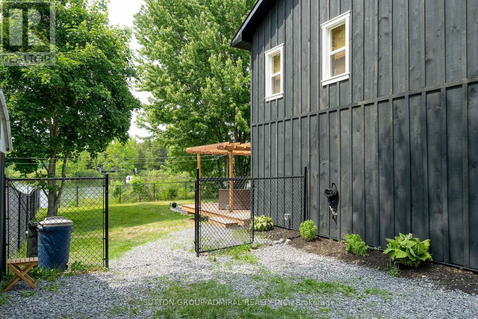 704 County Rd 15 Property Photo 30