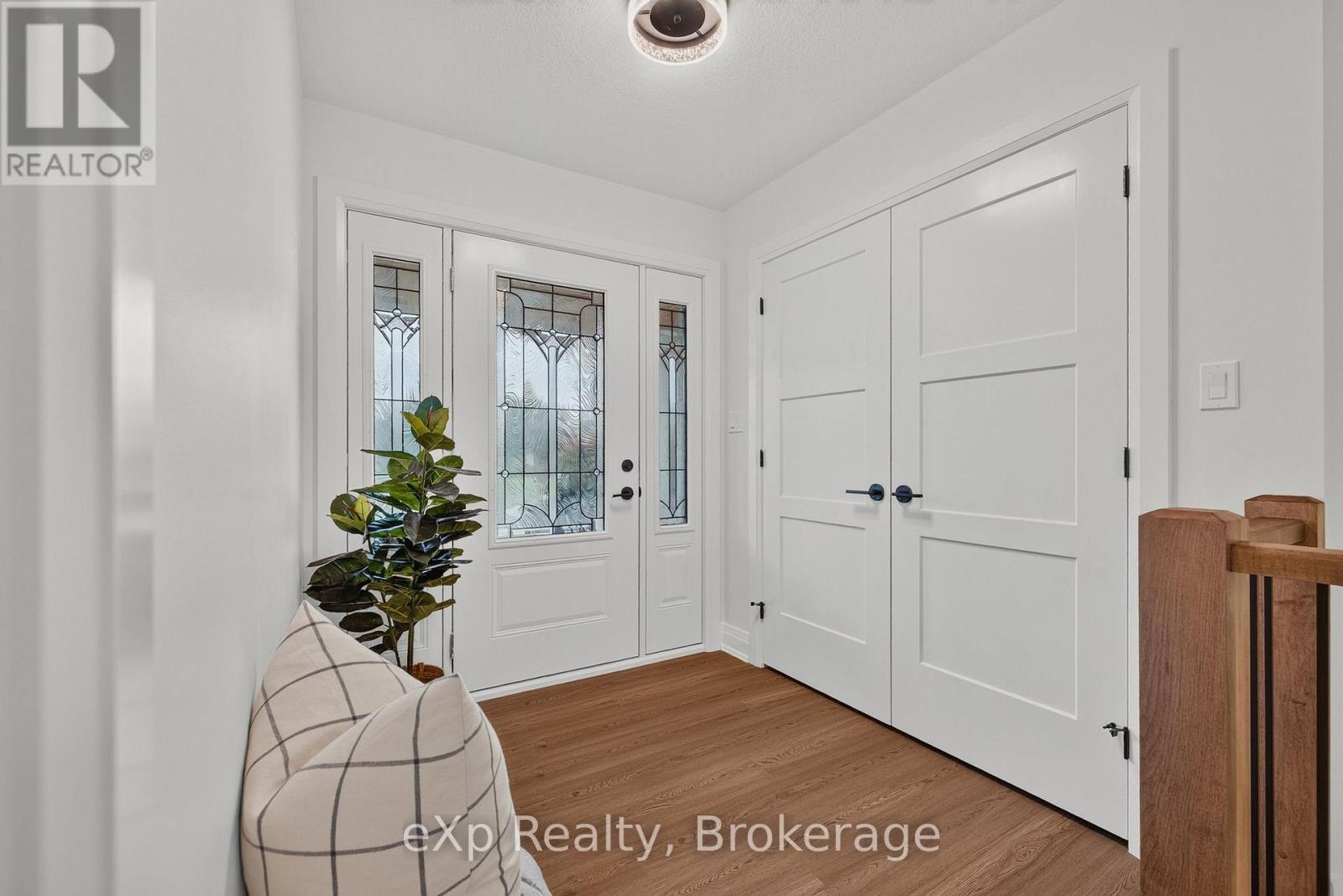 167 Margaret Street S Property Photo 5