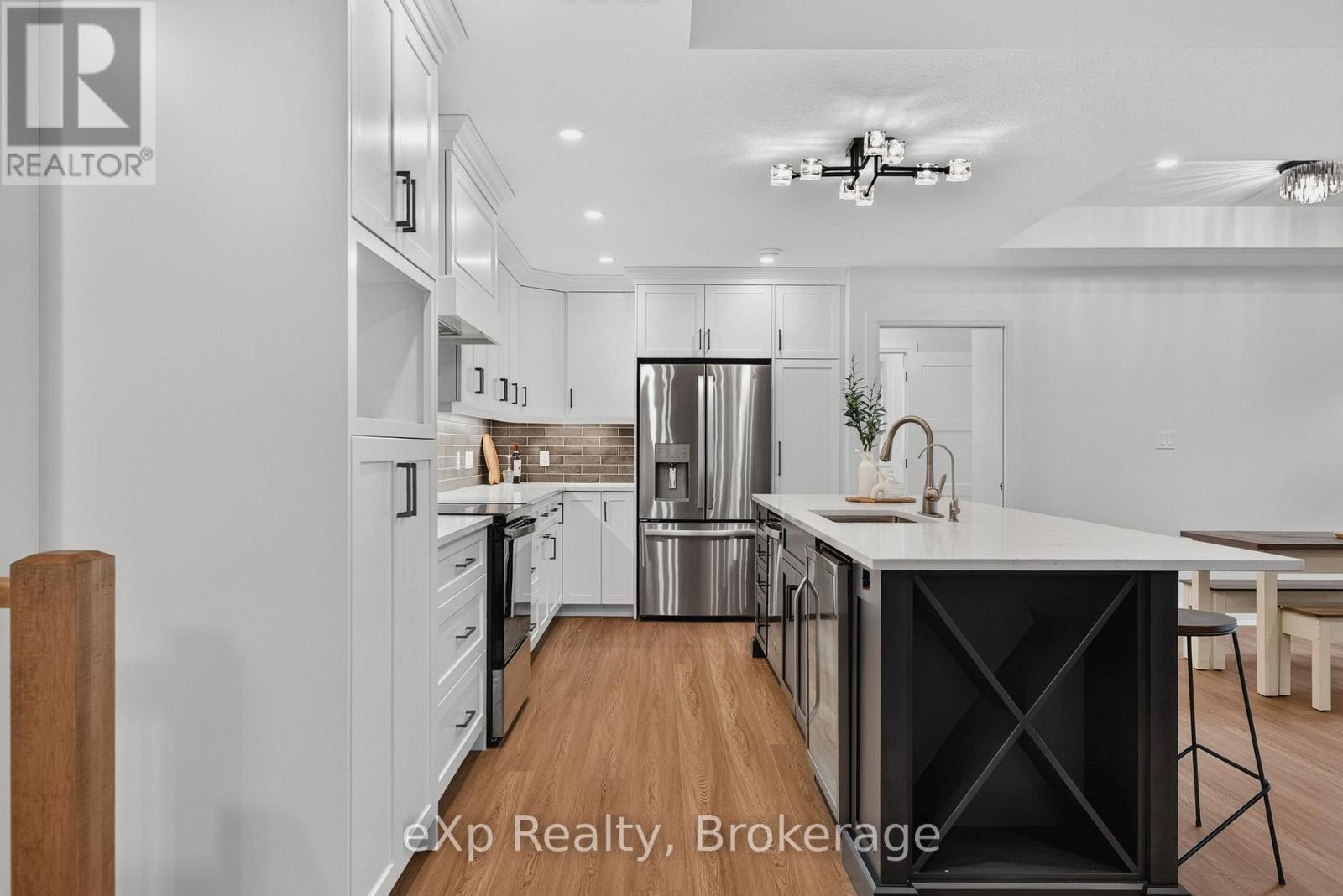 167 Margaret Street S Property Photo 7