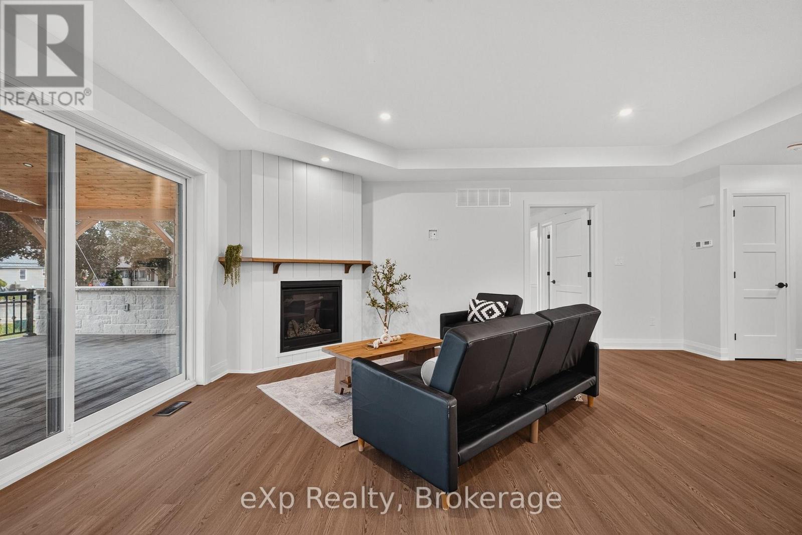 167 Margaret Street S Property Photo 13