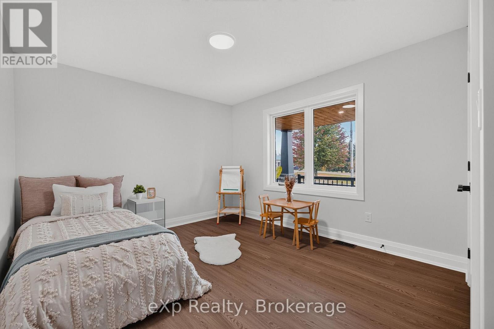167 Margaret Street S Property Photo 23