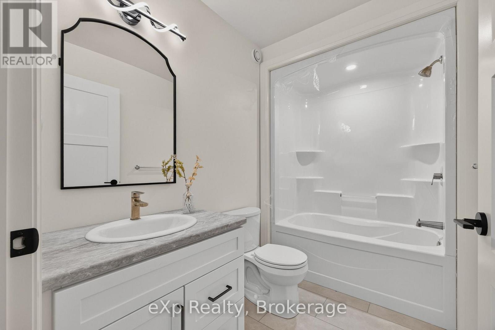 167 Margaret Street S Property Photo 24