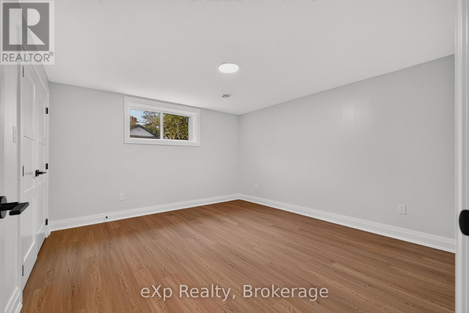 167 Margaret Street S Property Photo 41
