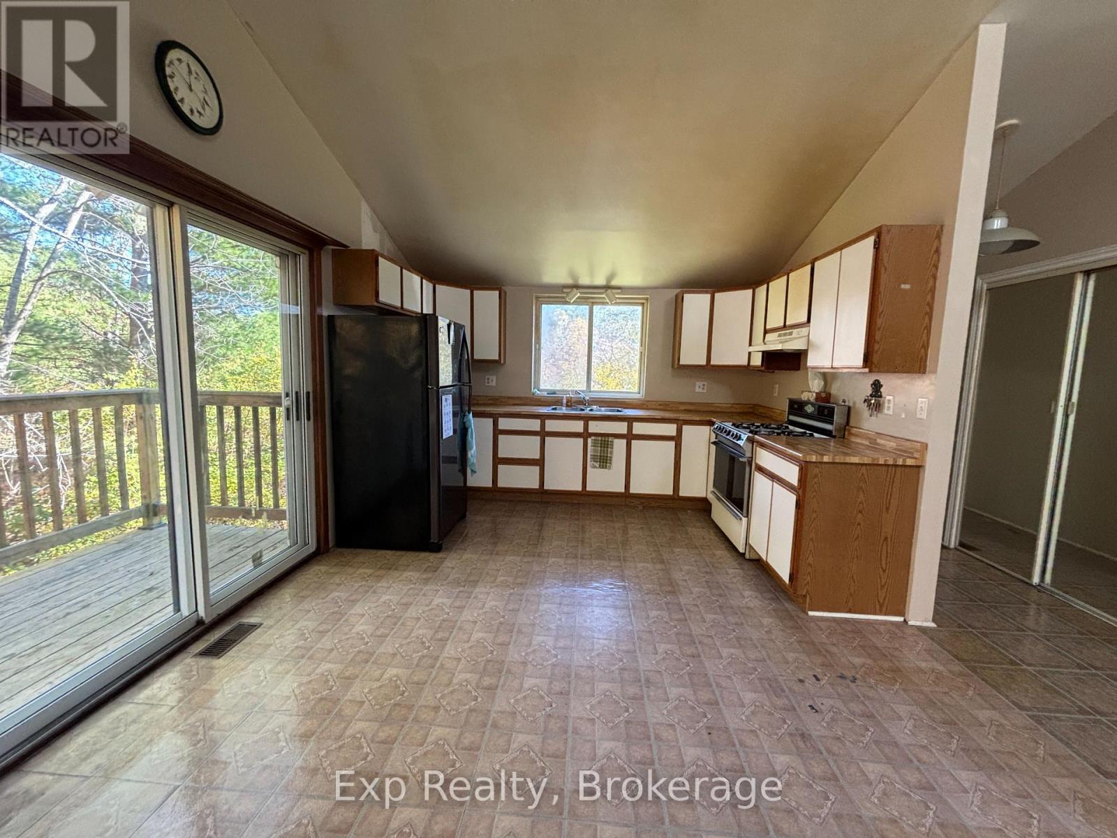 794 Pinegrove Road Property Photo 11