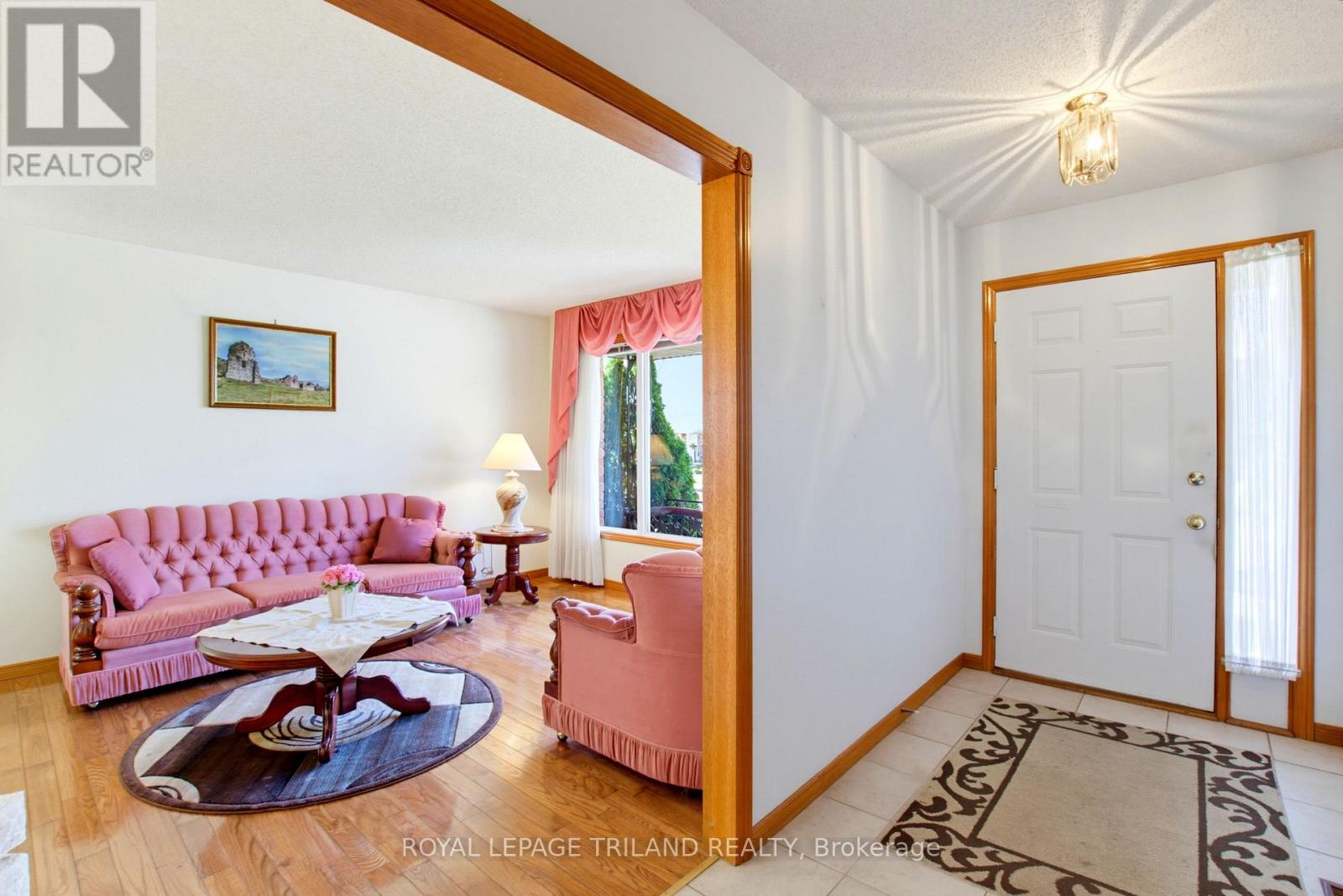 1749 Jalna Boulevard Property Photo 4