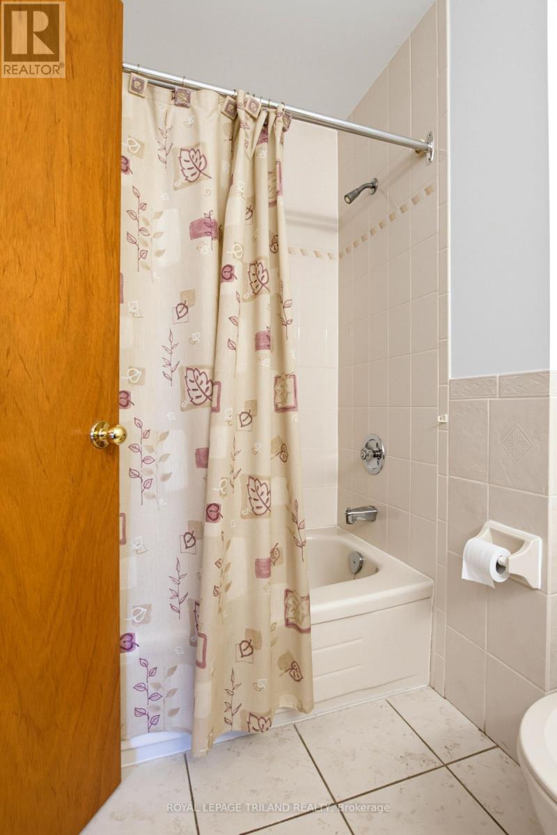1749 Jalna Boulevard Property Photo 35