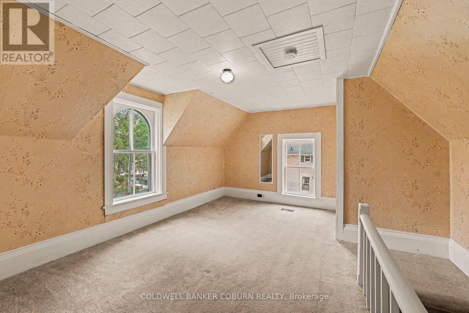69 Main Street S Property Photo 23