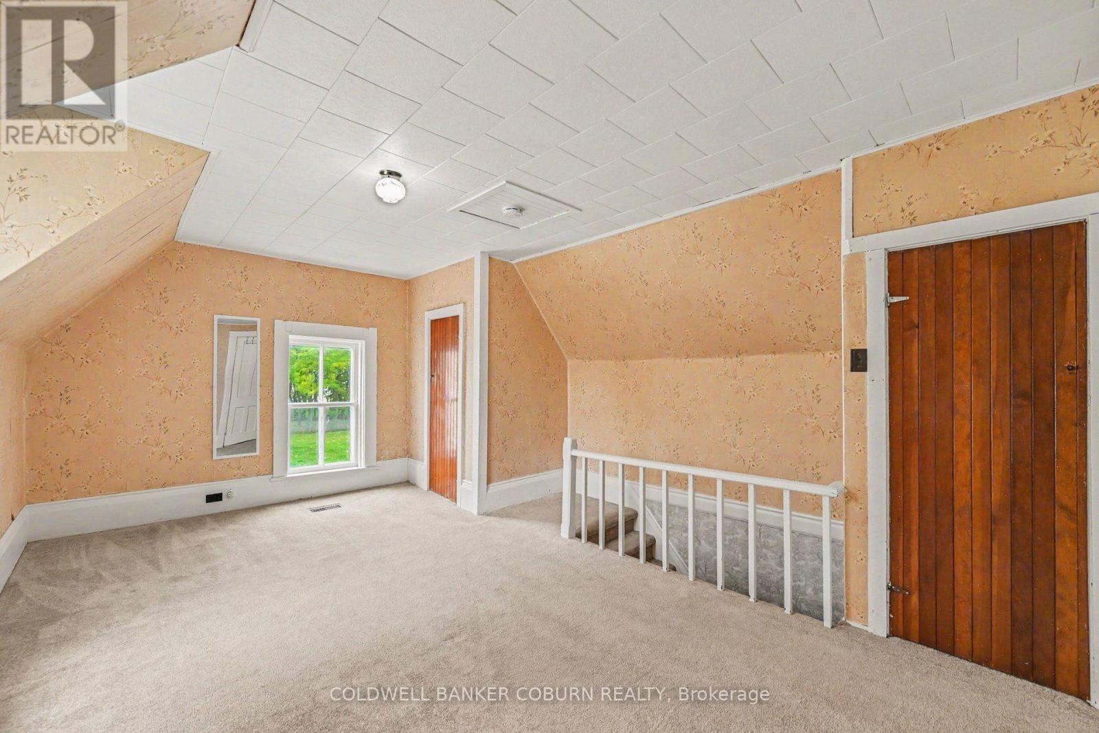 69 Main Street S Property Photo 27