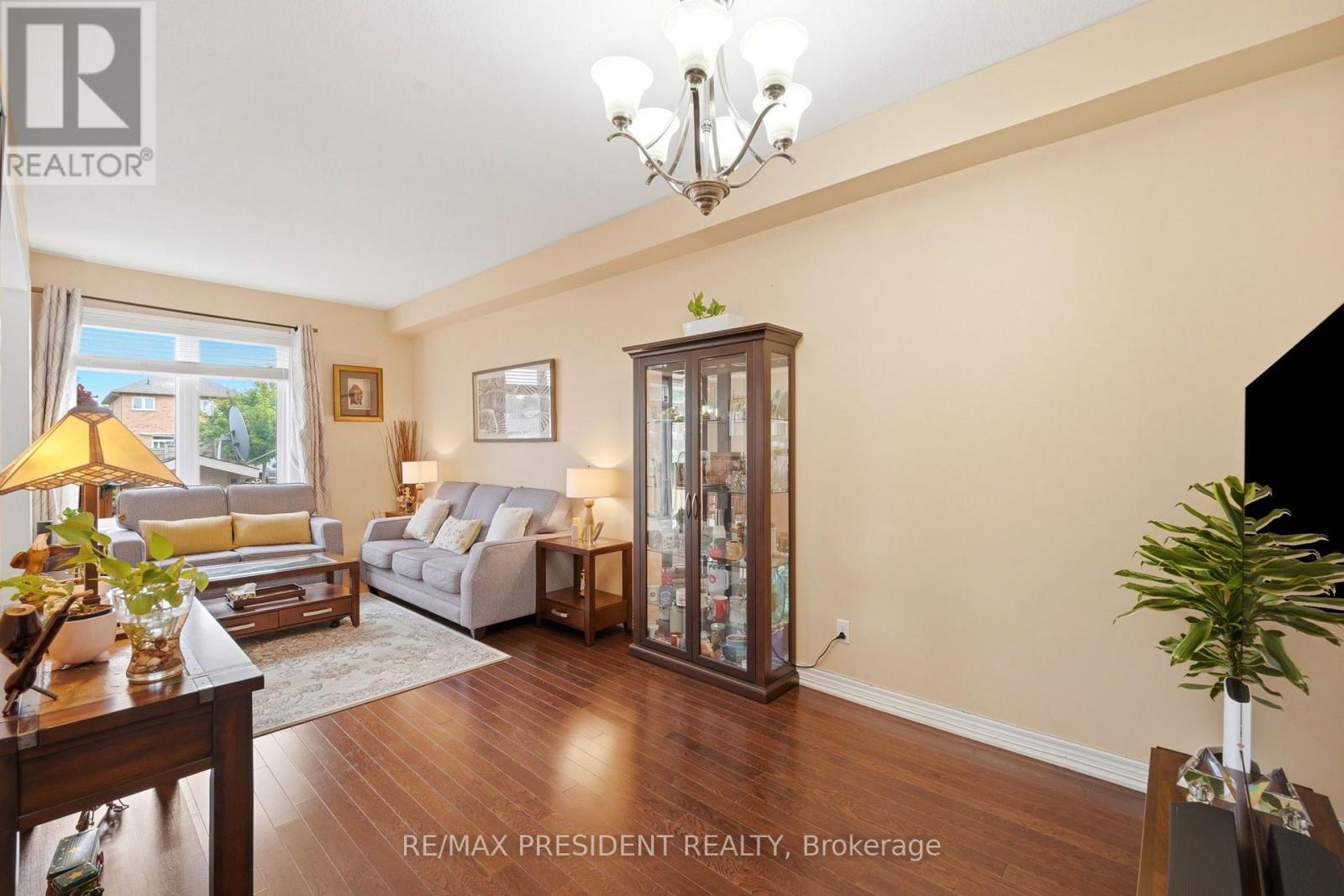 23 - 45 Seabreeze Crescent Property Photo 5