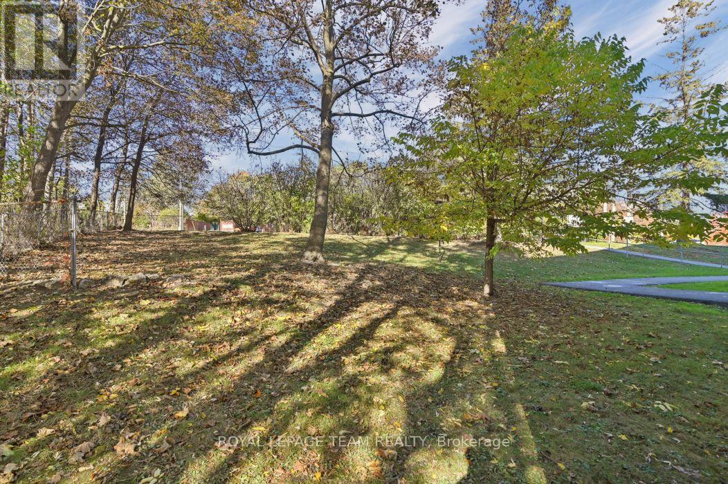 10 - 49 Sumac Street Property Photo 32