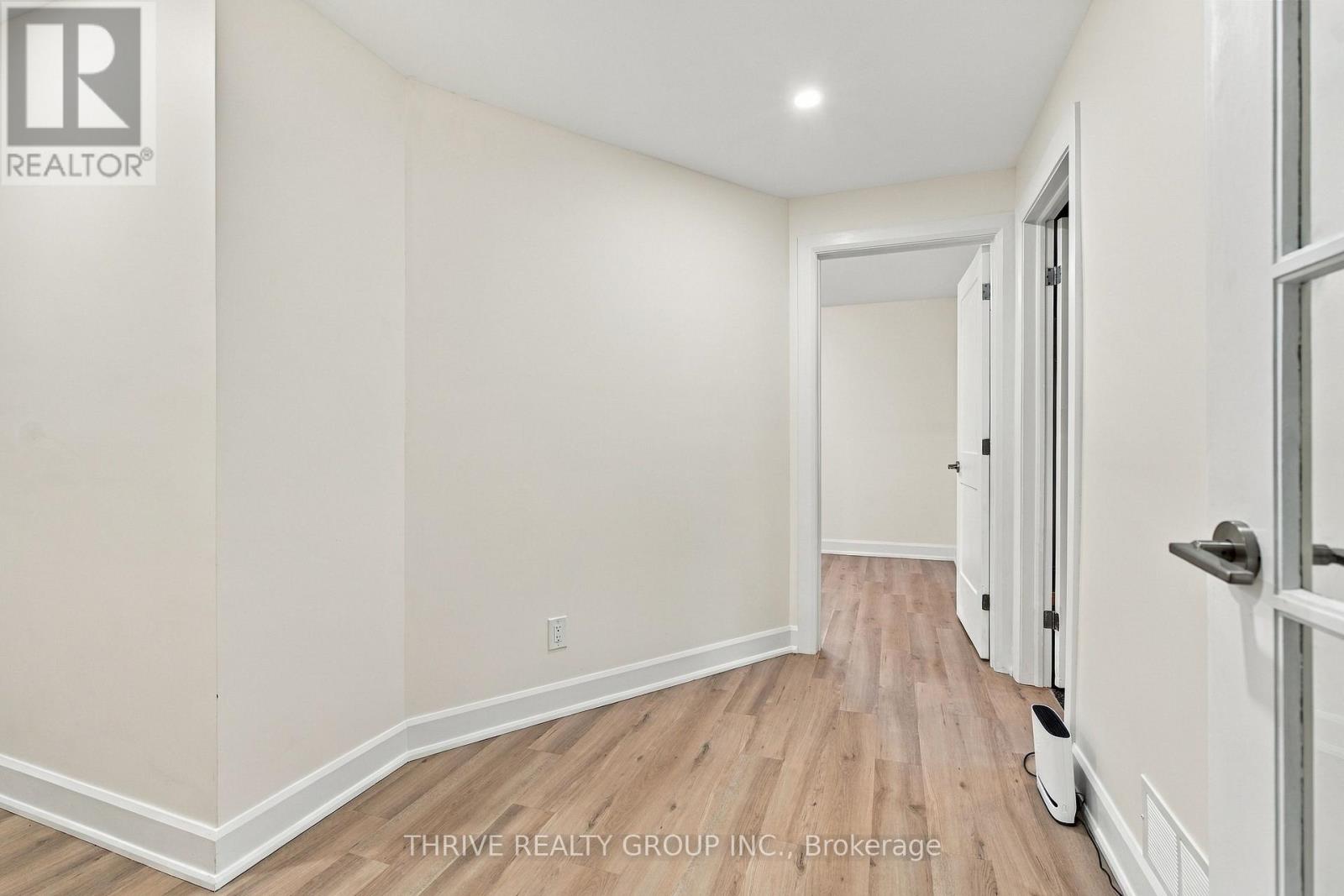 708 Village Green Avenue Property Photo 29