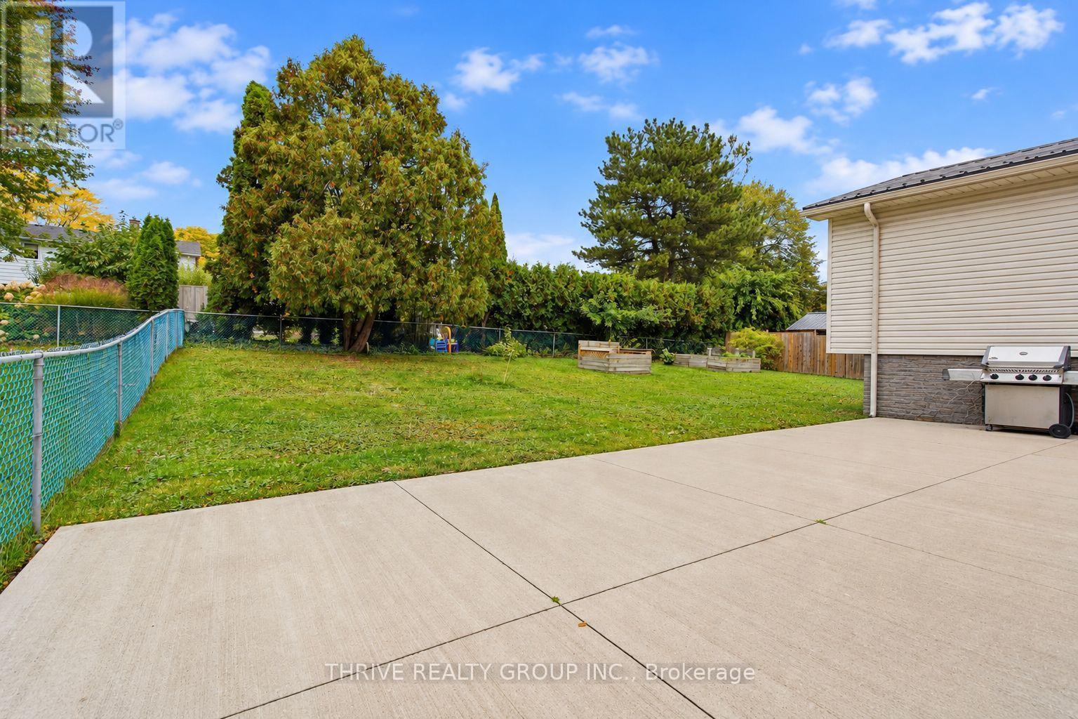 708 Village Green Avenue Property Photo 34