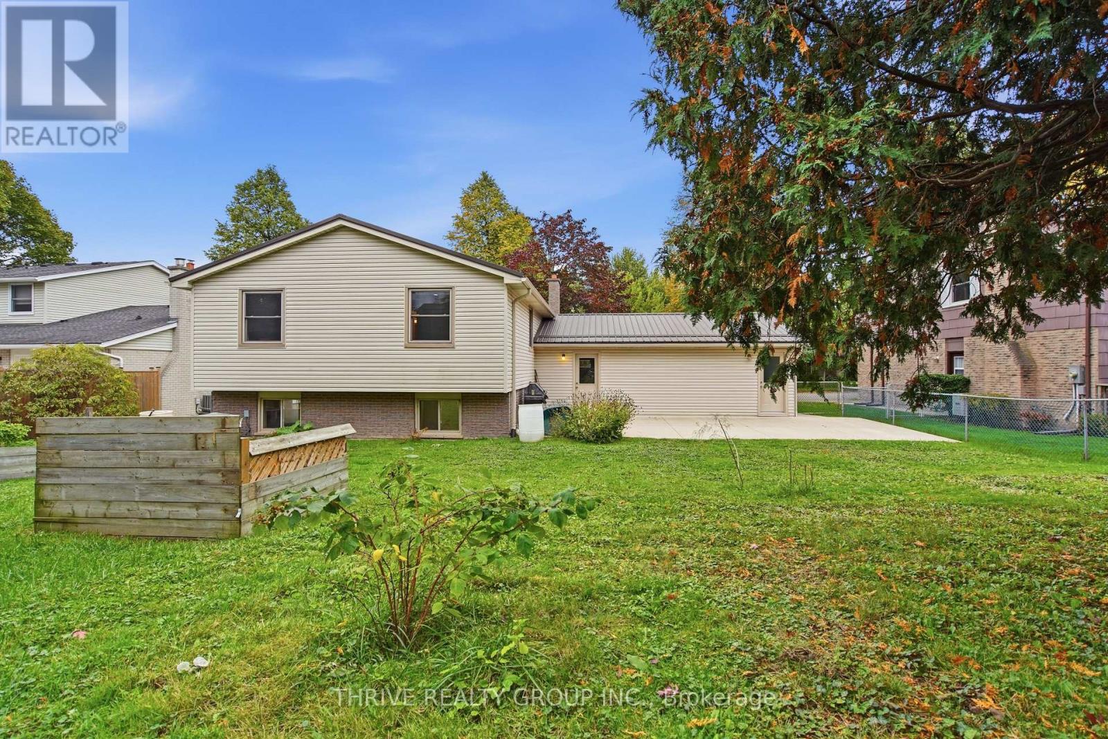 708 Village Green Avenue Property Photo 37