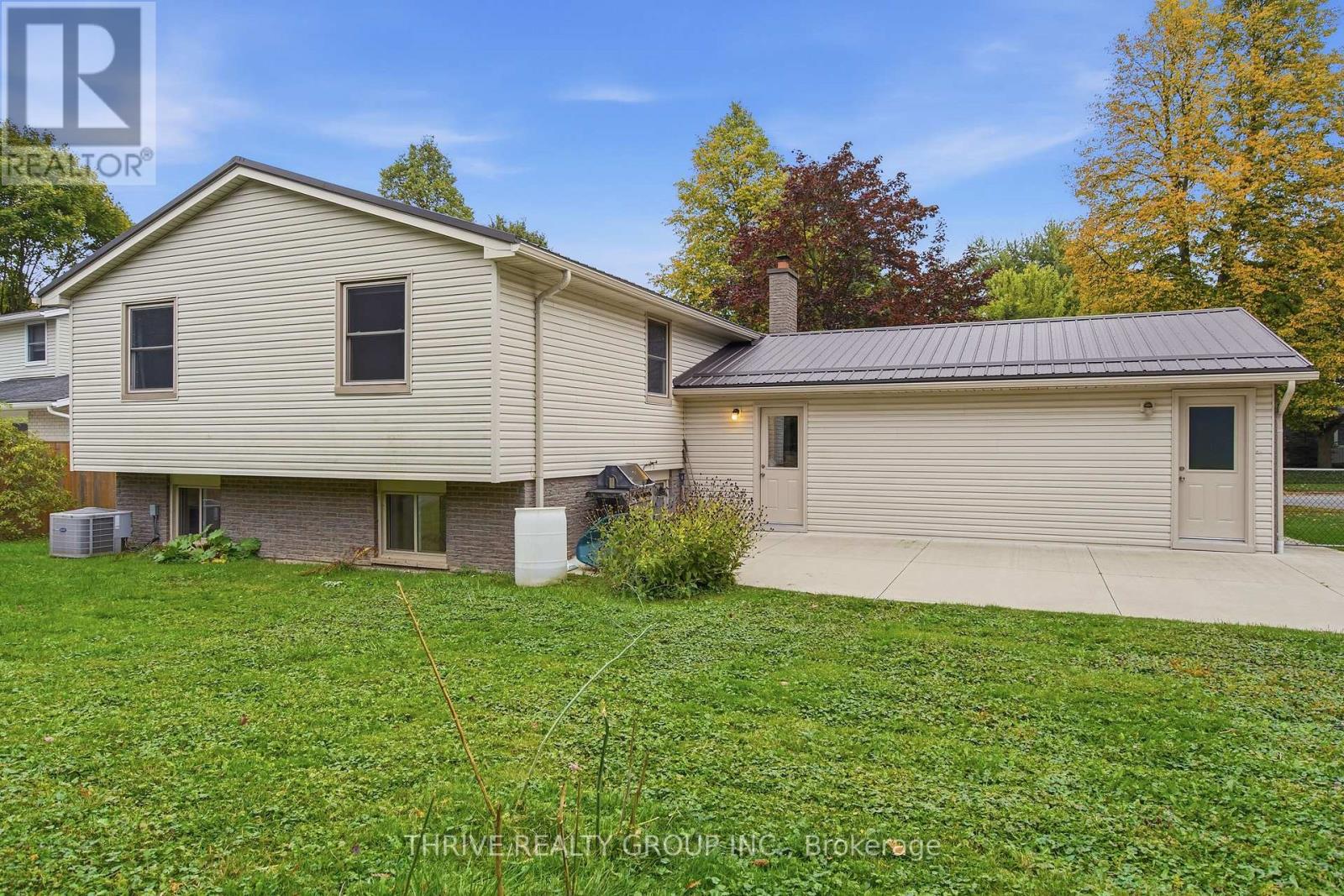 708 Village Green Avenue Property Photo 38