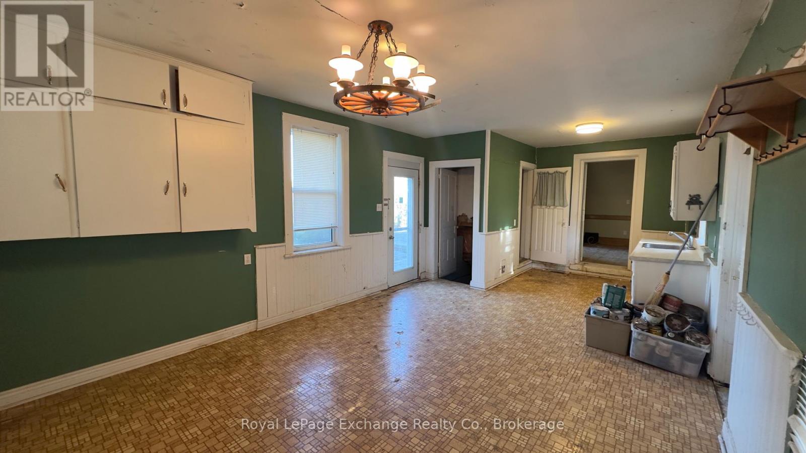 814 Lake Range Drive Property Photo 12