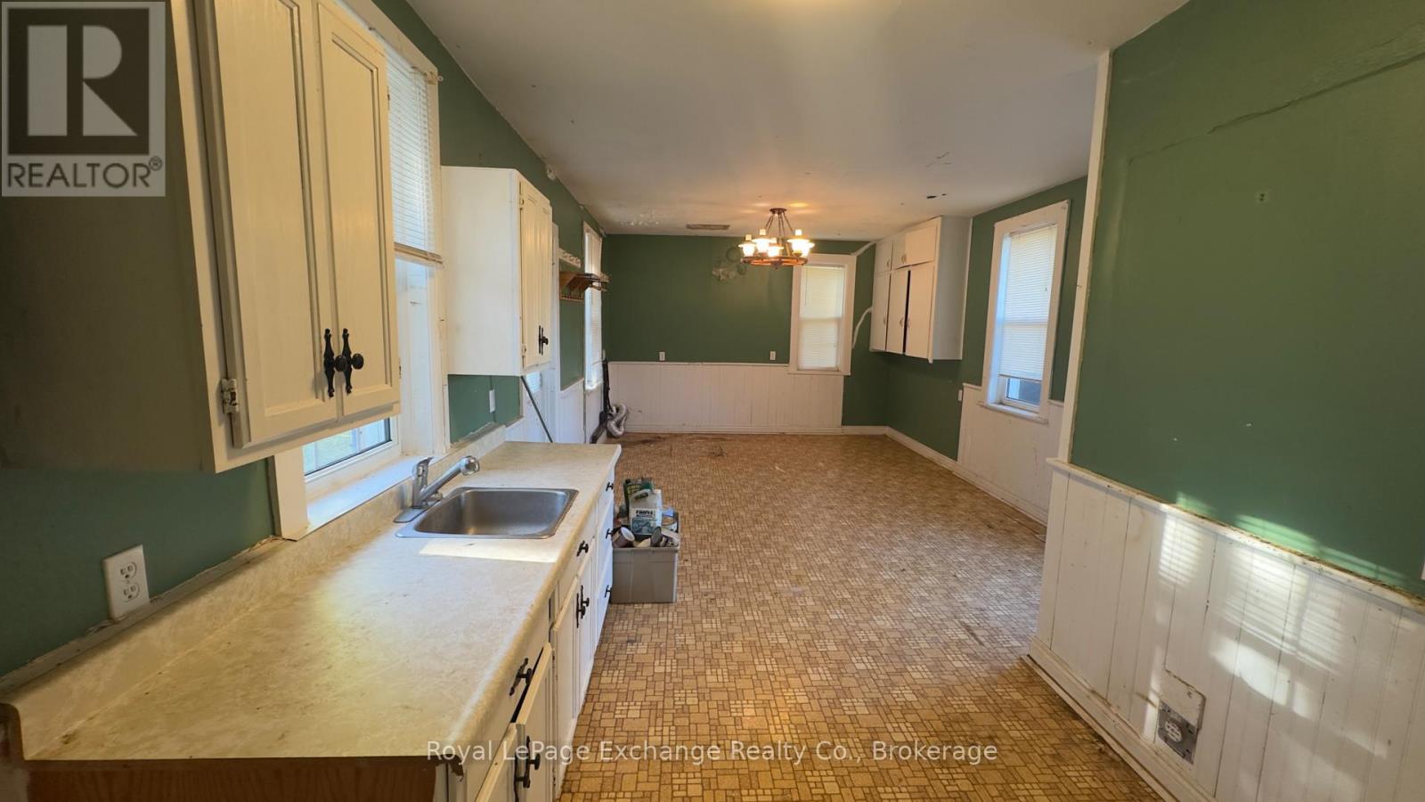 814 Lake Range Drive Property Photo 13