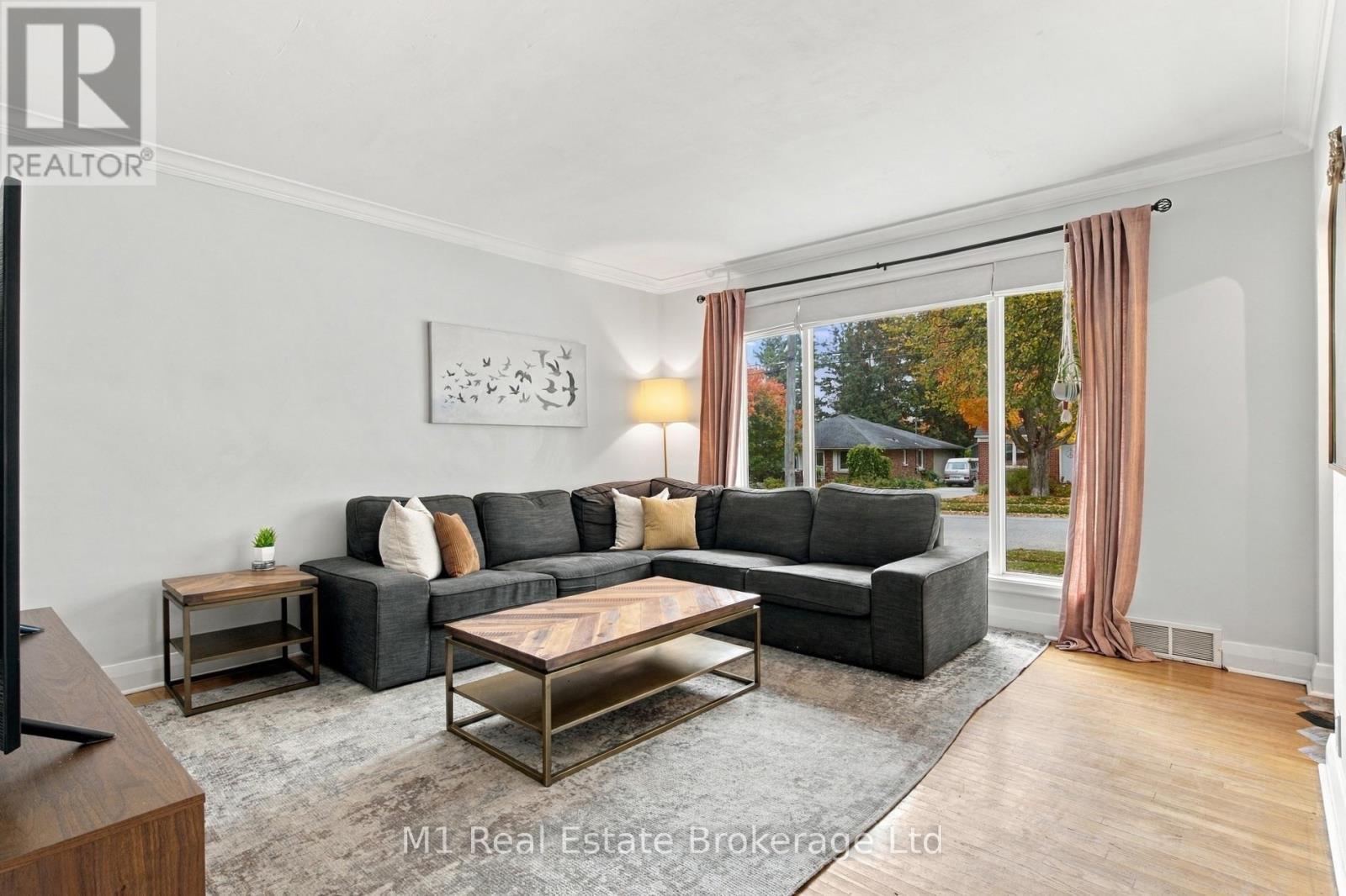 327 Metcalfe Street Property Photo 8