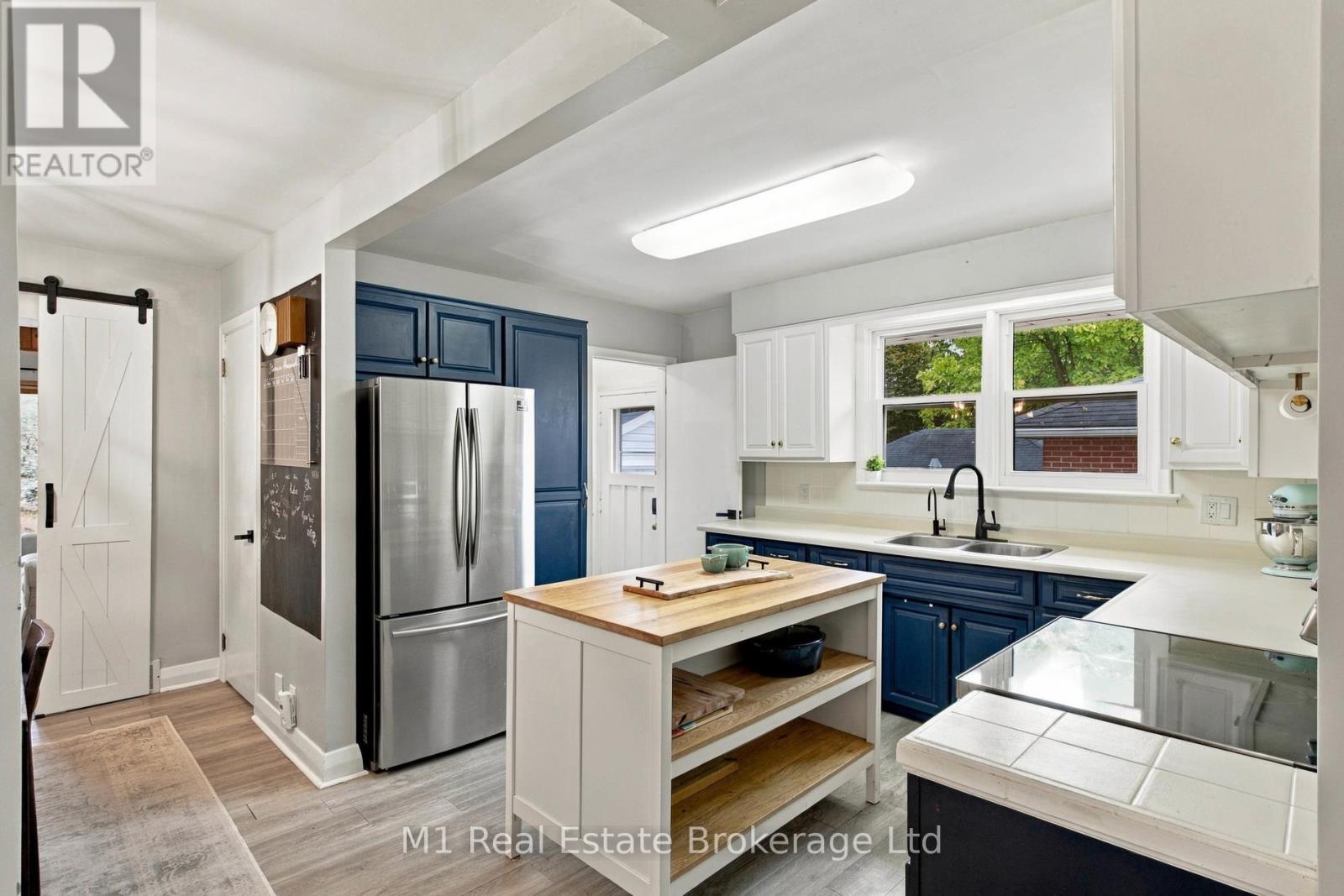 327 Metcalfe Street Property Photo 11