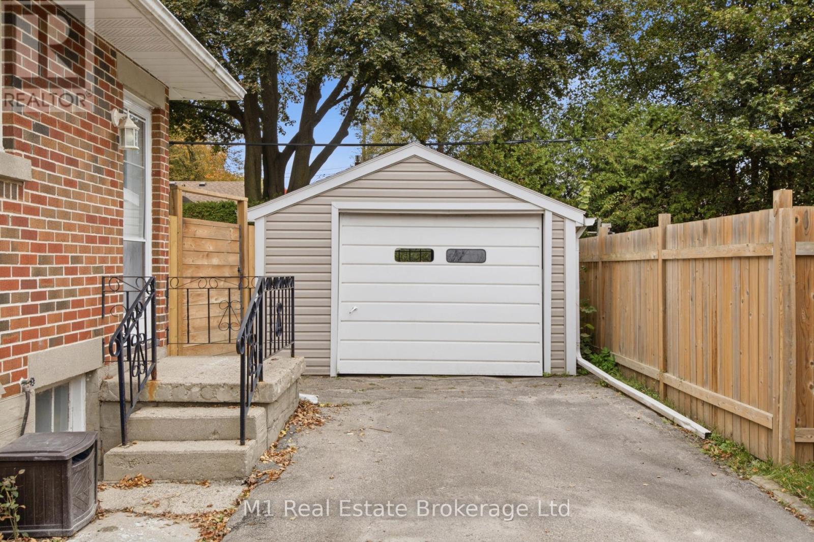 327 Metcalfe Street Property Photo 34