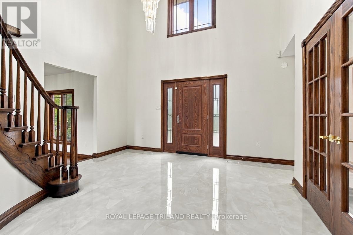 716 Franklinway Crescent Property Photo 4