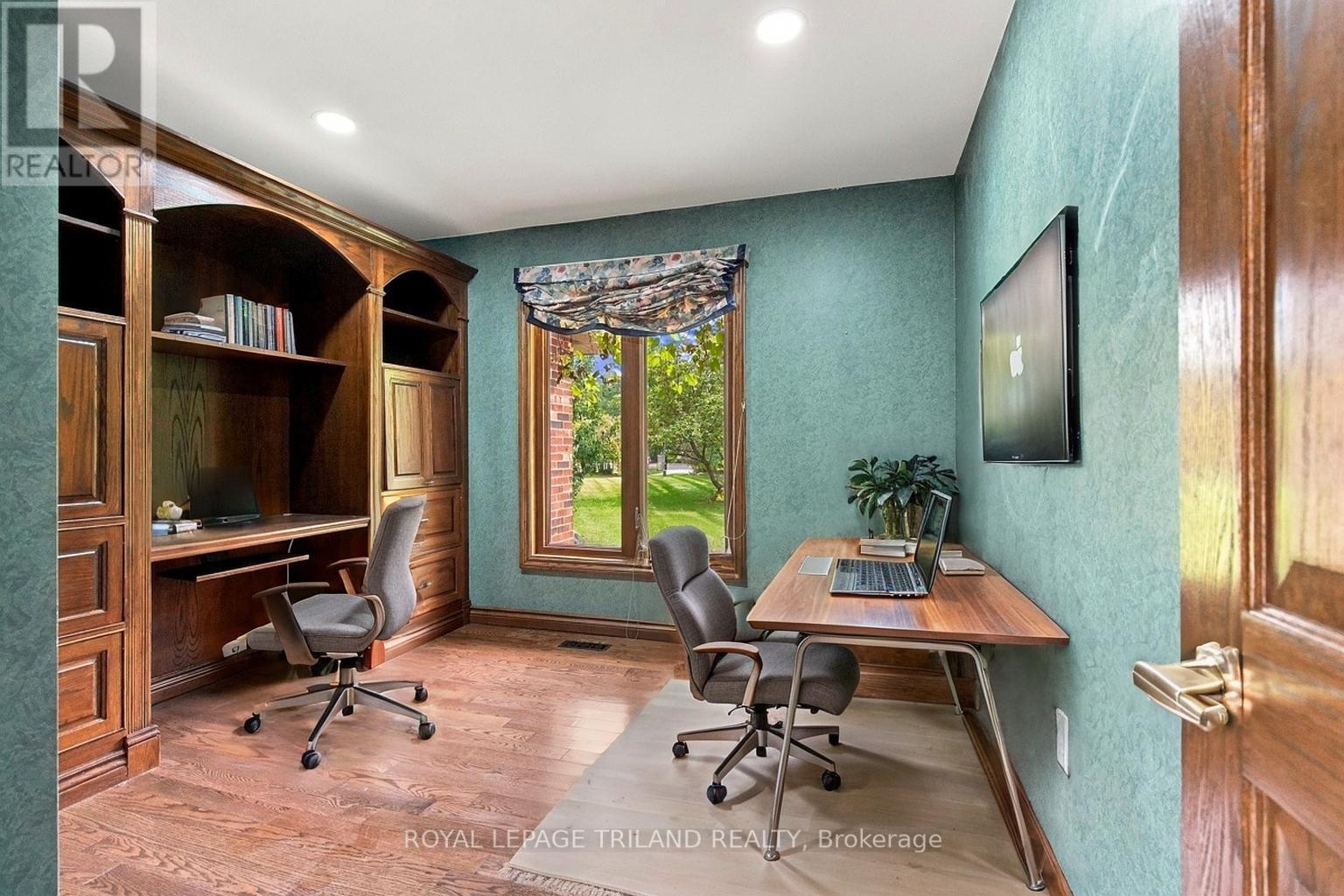 716 Franklinway Crescent Property Photo 10