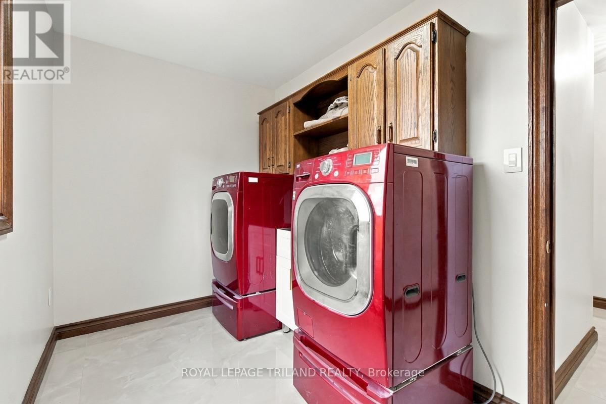 716 Franklinway Crescent Property Photo 16