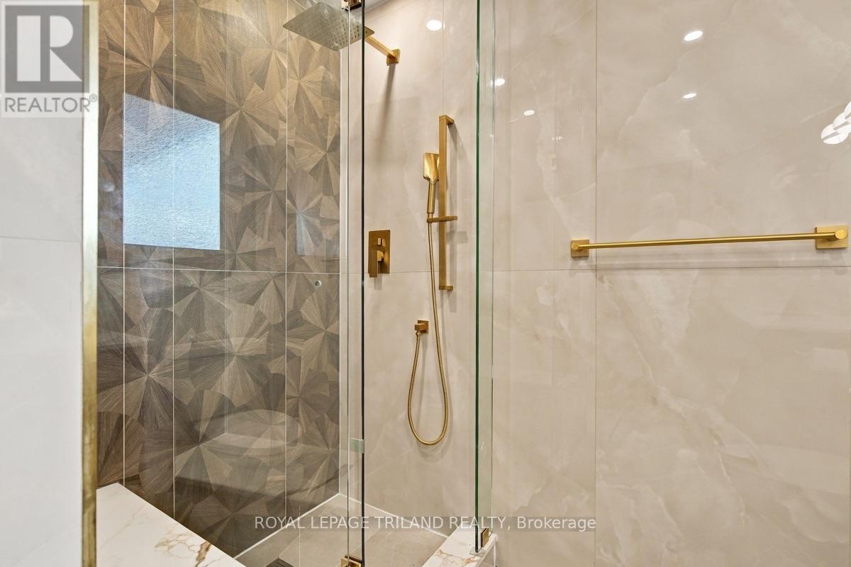 716 Franklinway Crescent Property Photo 18