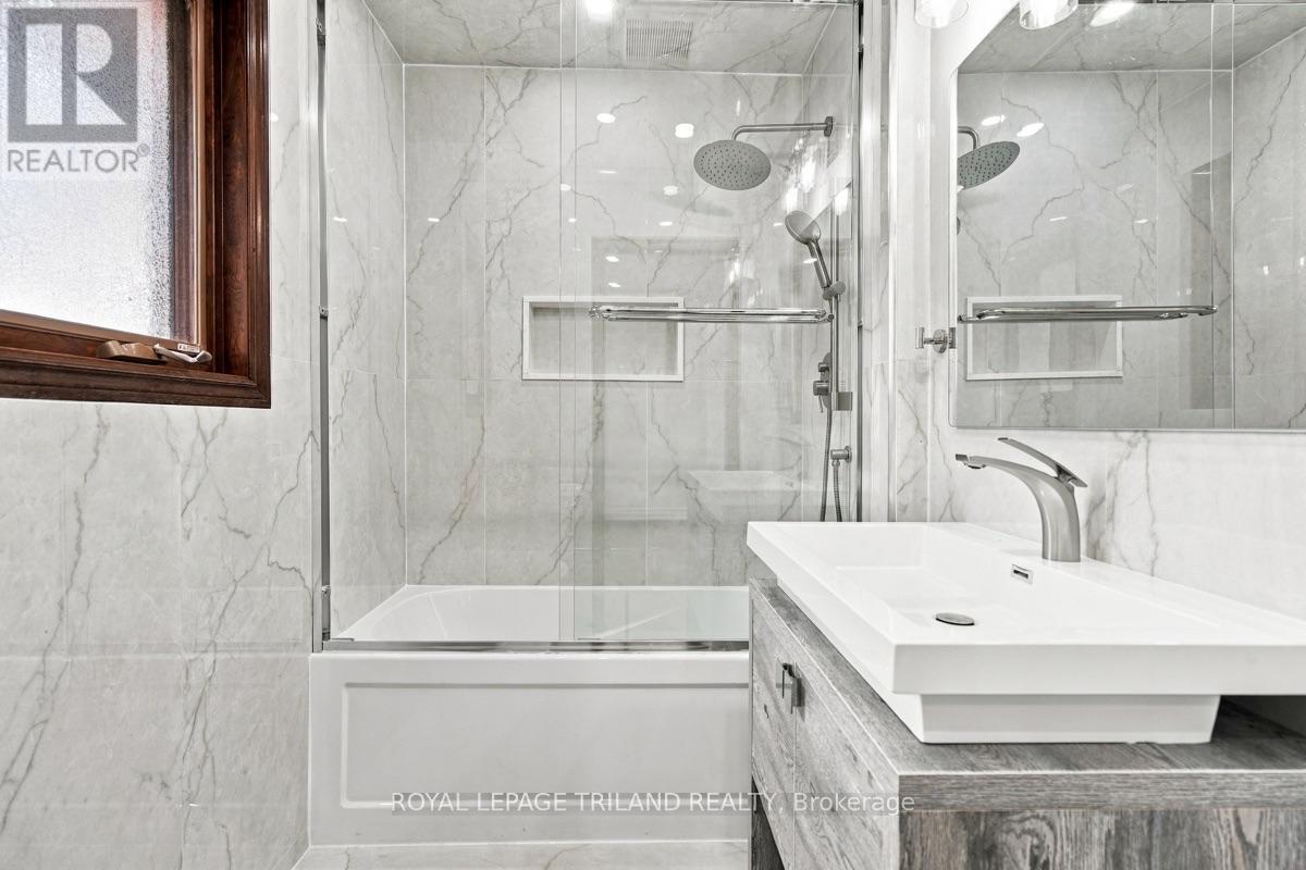 716 Franklinway Crescent Property Photo 29