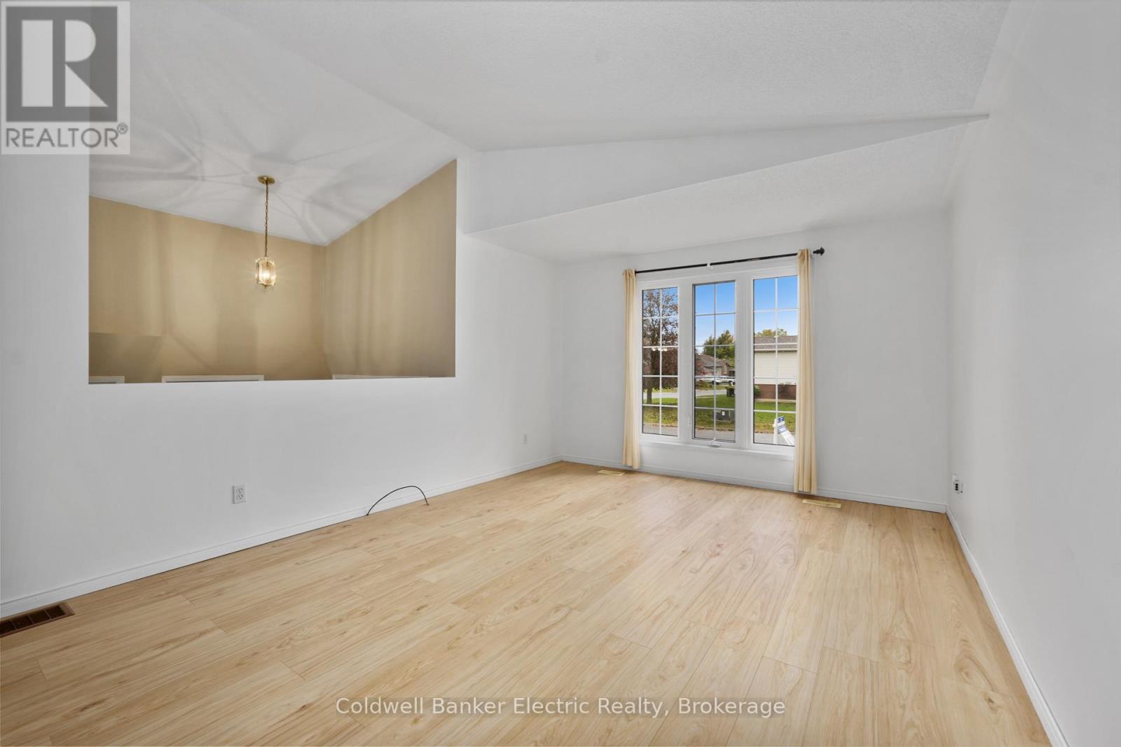 271 Dainton Drive Property Photo 4