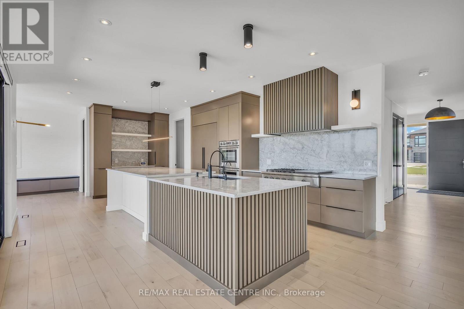 920 Thomas Pedder Court Property Photo 14