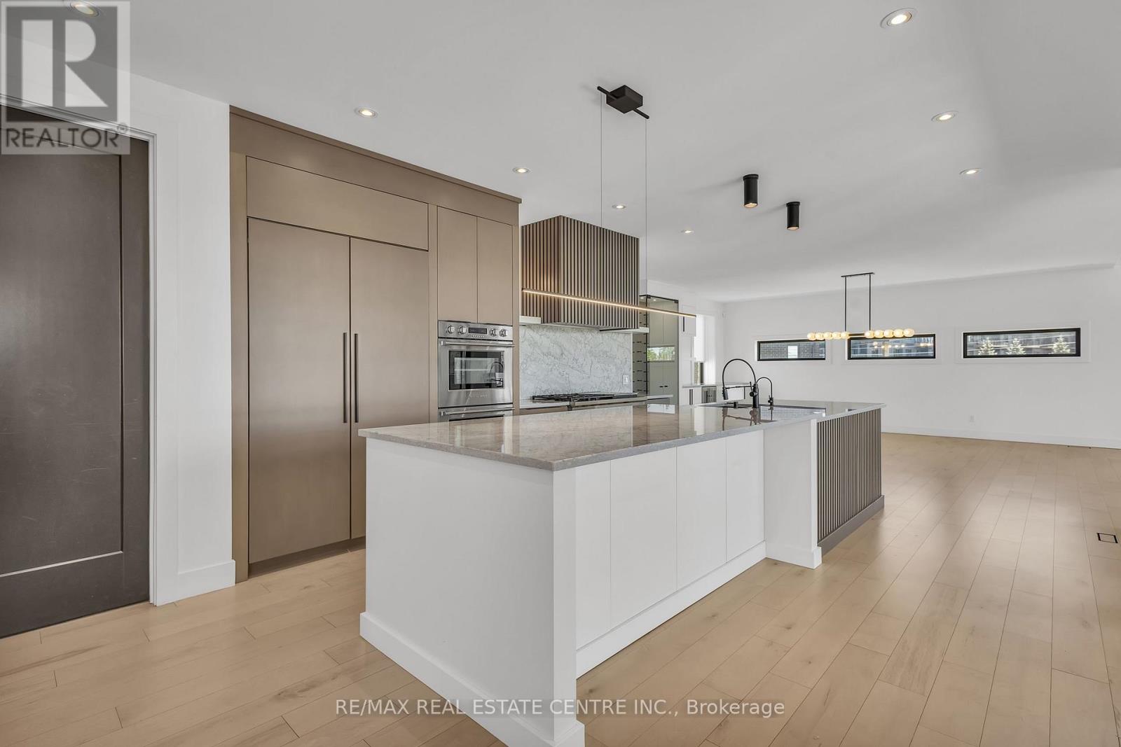 920 Thomas Pedder Court Property Photo 16