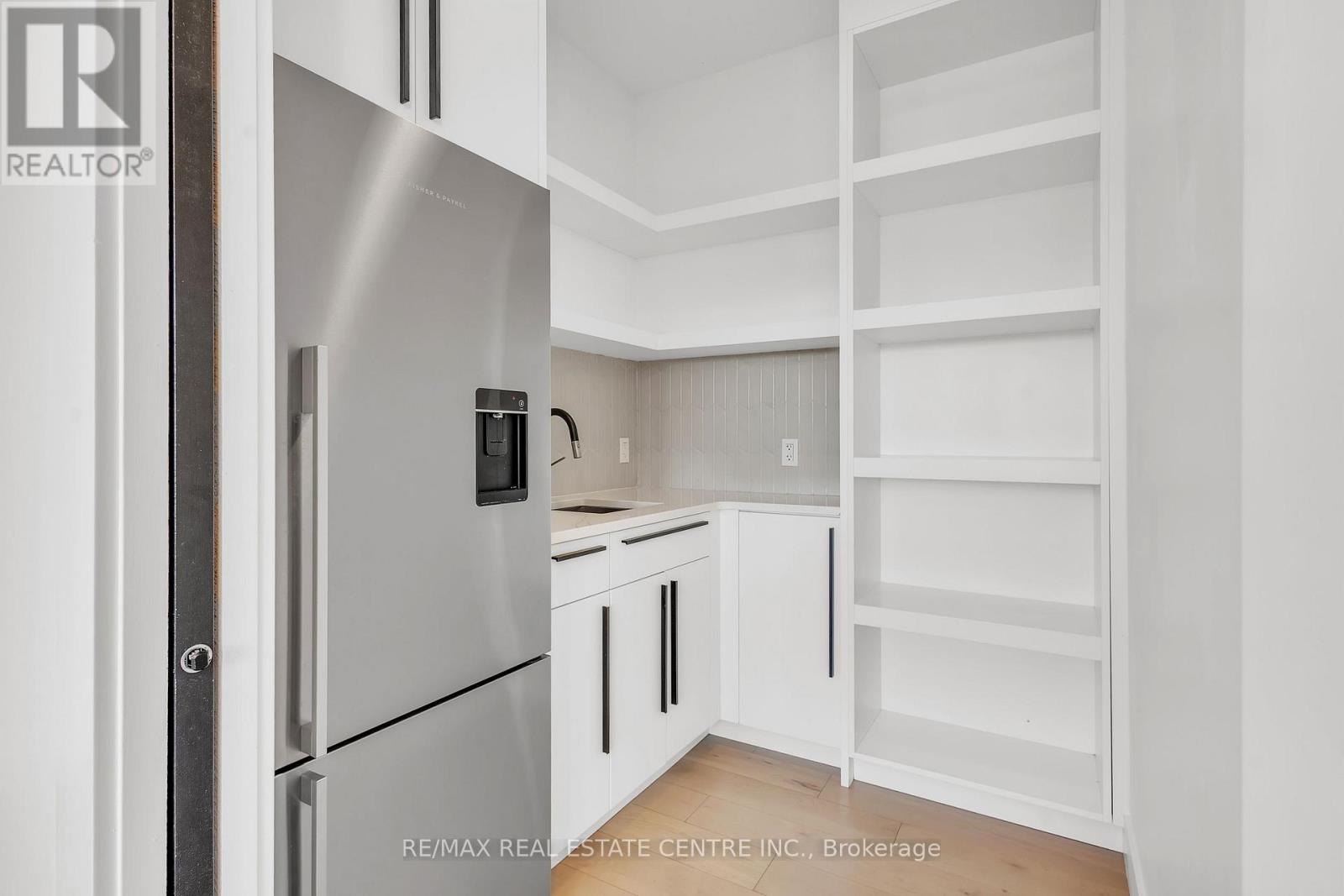 920 Thomas Pedder Court Property Photo 18