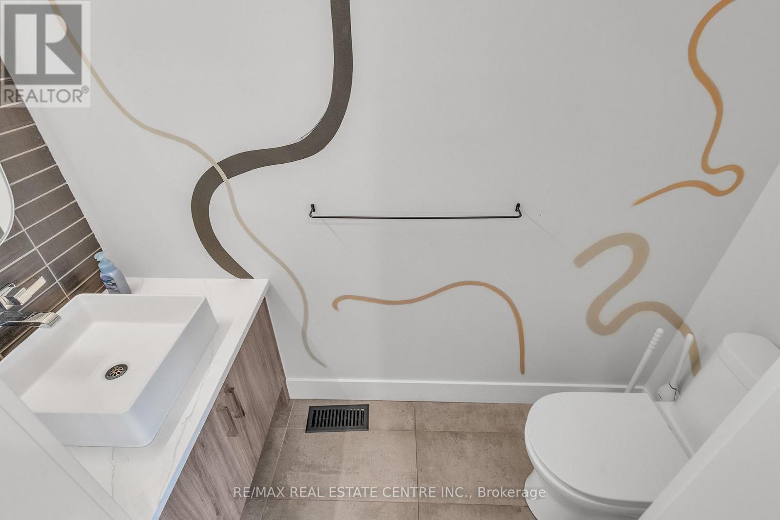 920 Thomas Pedder Court Property Photo 19